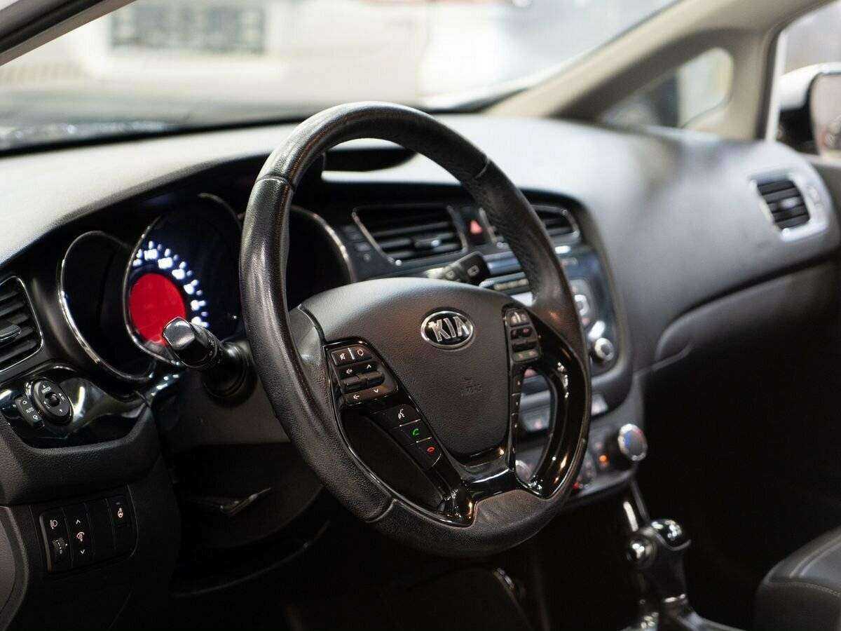 Купить Kia Ceed с пробегом. Фото: #4