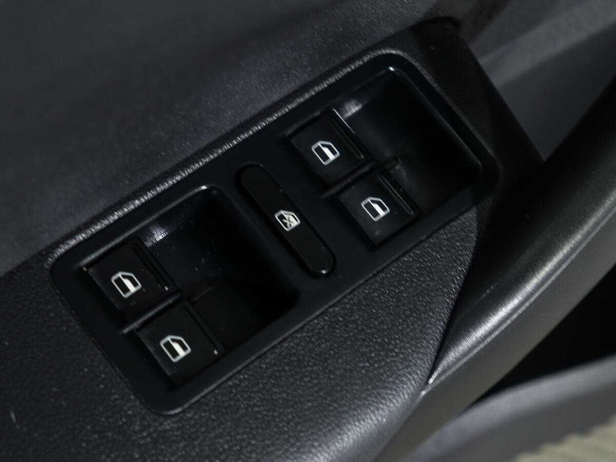 Купить Volkswagen Polo с пробегом. Фото: #14