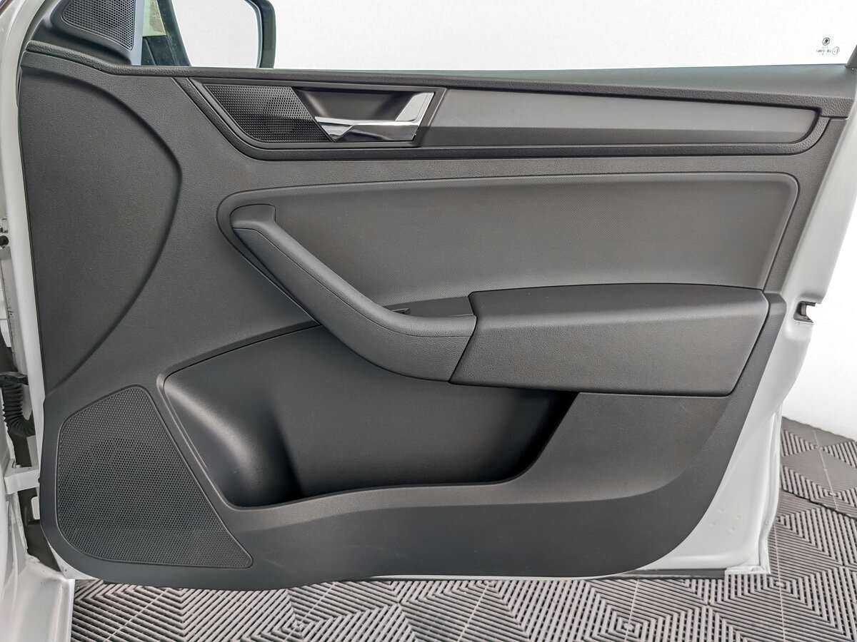 Купить Skoda Rapid с пробегом. Фото: #23