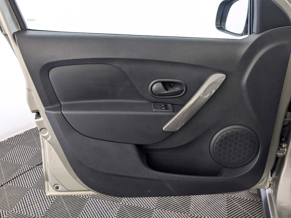 Купить Renault Sandero с пробегом. Фото: #16