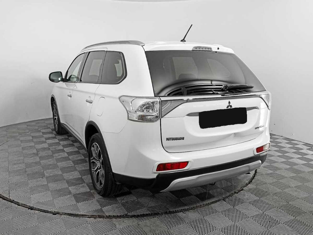 Купить Mitsubishi Outlander с пробегом. Фото: #5