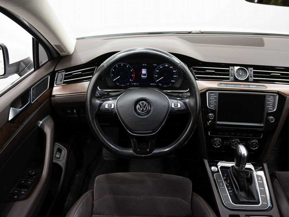 Купить Volkswagen Passat с пробегом. Фото: #12