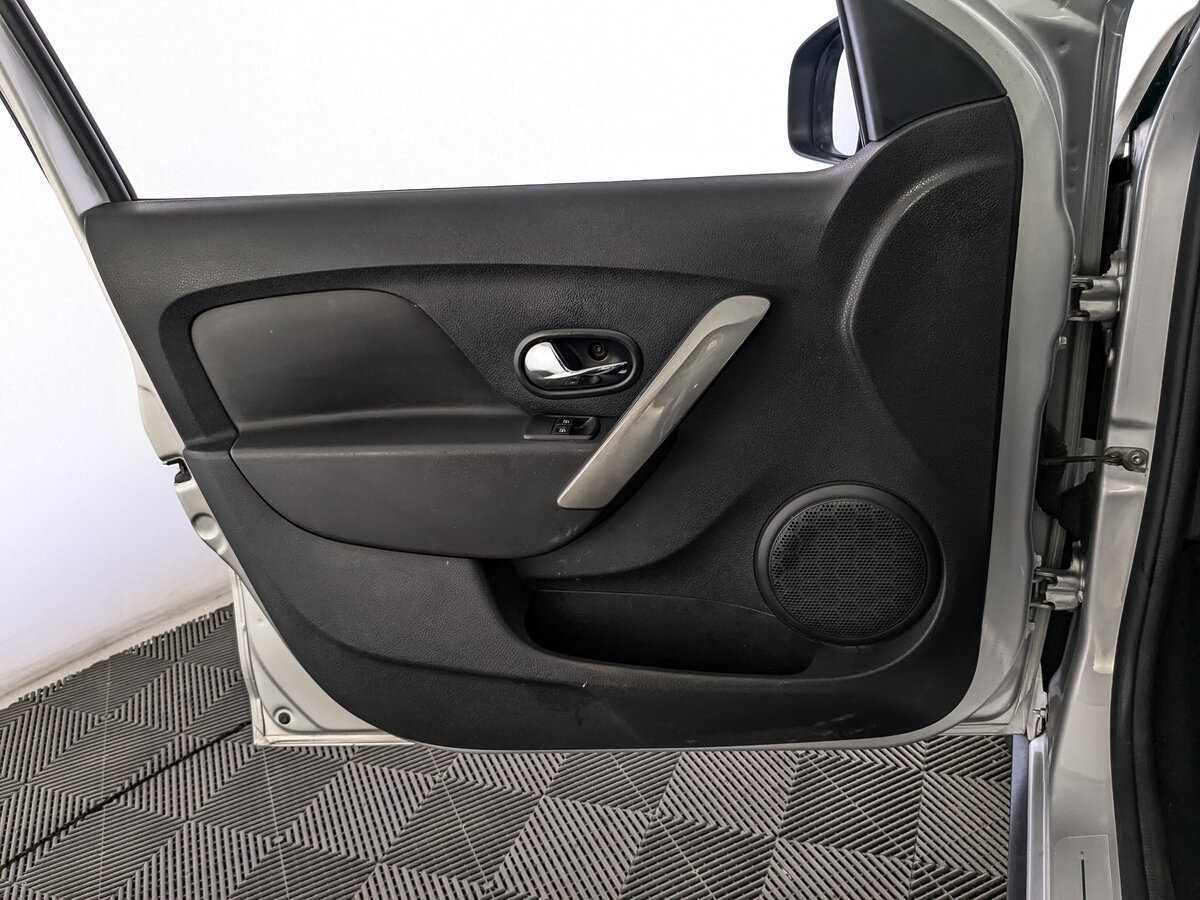 Купить Renault Sandero с пробегом. Фото: #14