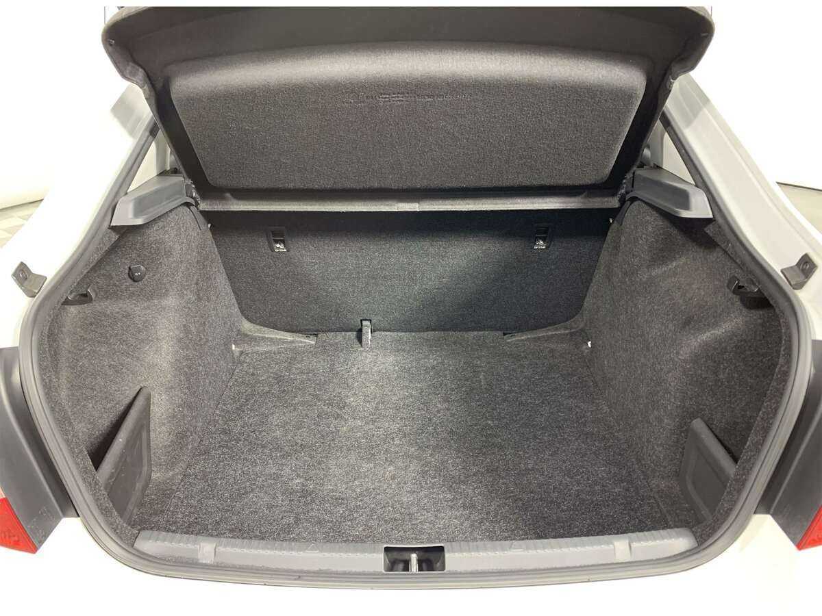 Купить Skoda Rapid с пробегом. Фото: #9