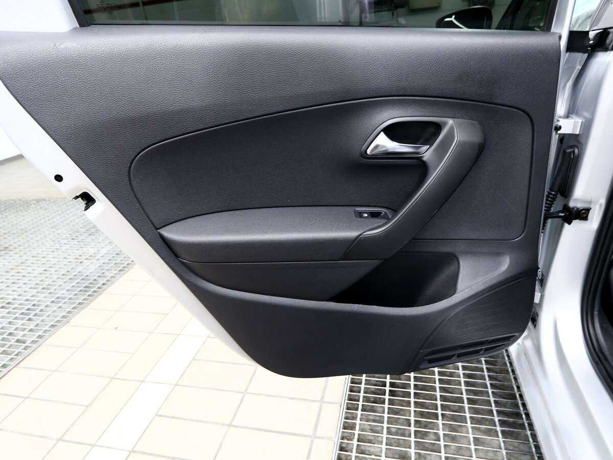 Купить Volkswagen Polo с пробегом. Фото: #9