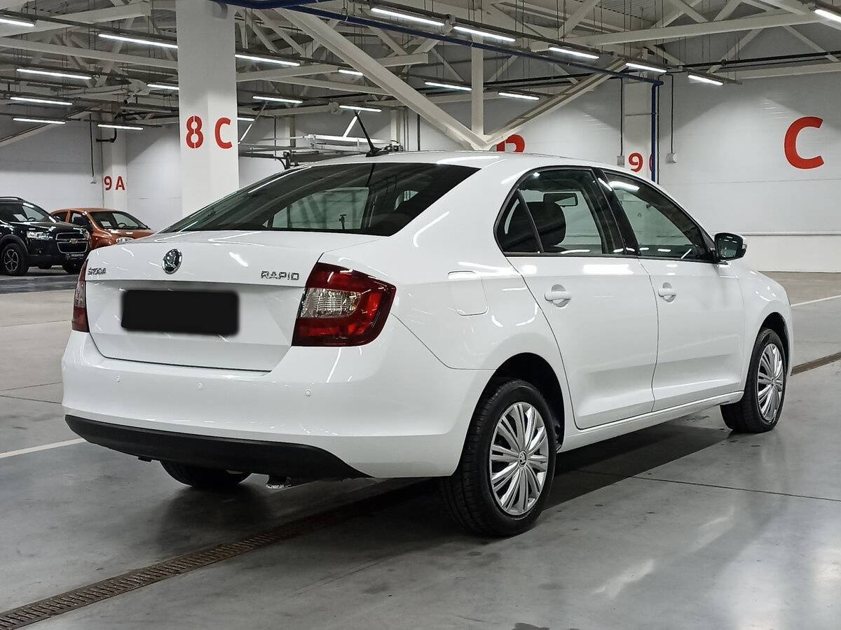 Купить Skoda Rapid с пробегом. Фото: #4