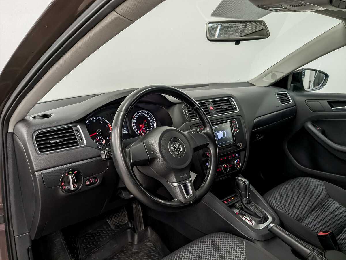 Купить Volkswagen Jetta с пробегом. Фото: #15