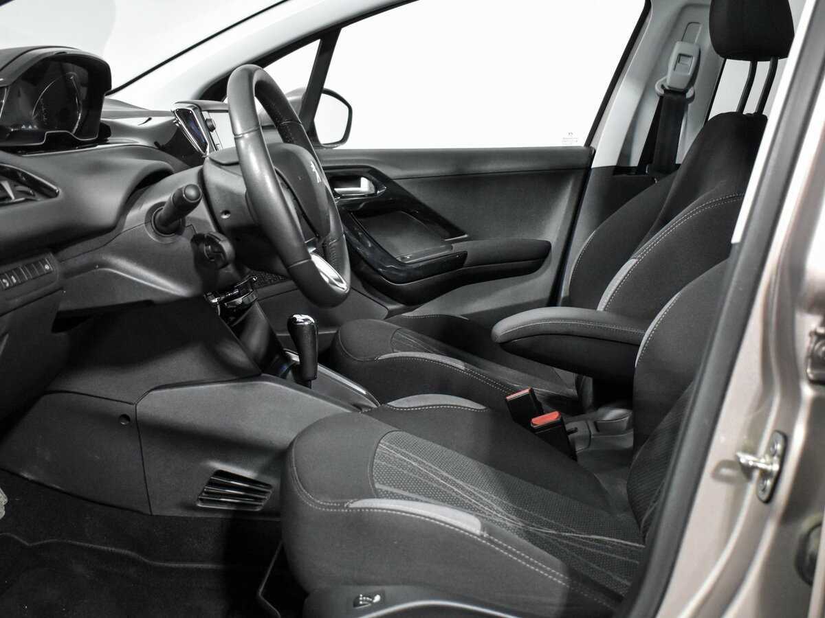 Купить Peugeot 208 с пробегом. Фото: #9
