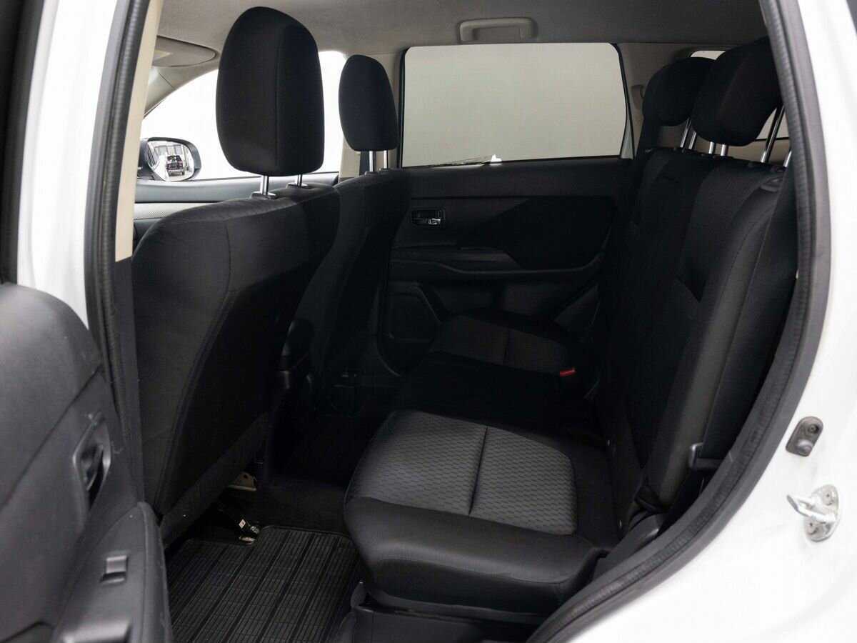 Купить Mitsubishi Outlander с пробегом. Фото: #10