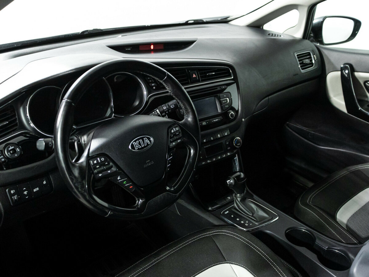 Купить Kia Ceed с пробегом. Фото: #10