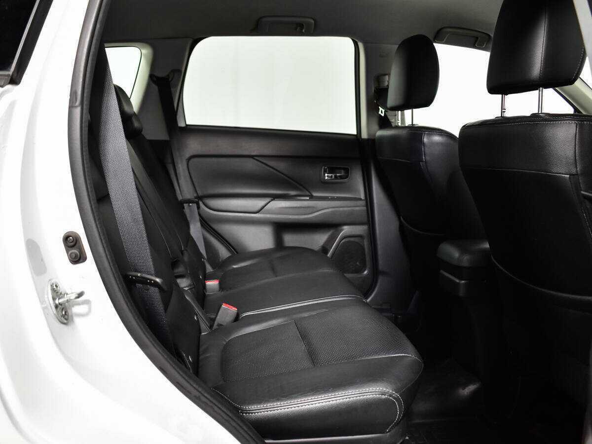 Купить Mitsubishi Outlander с пробегом. Фото: #9