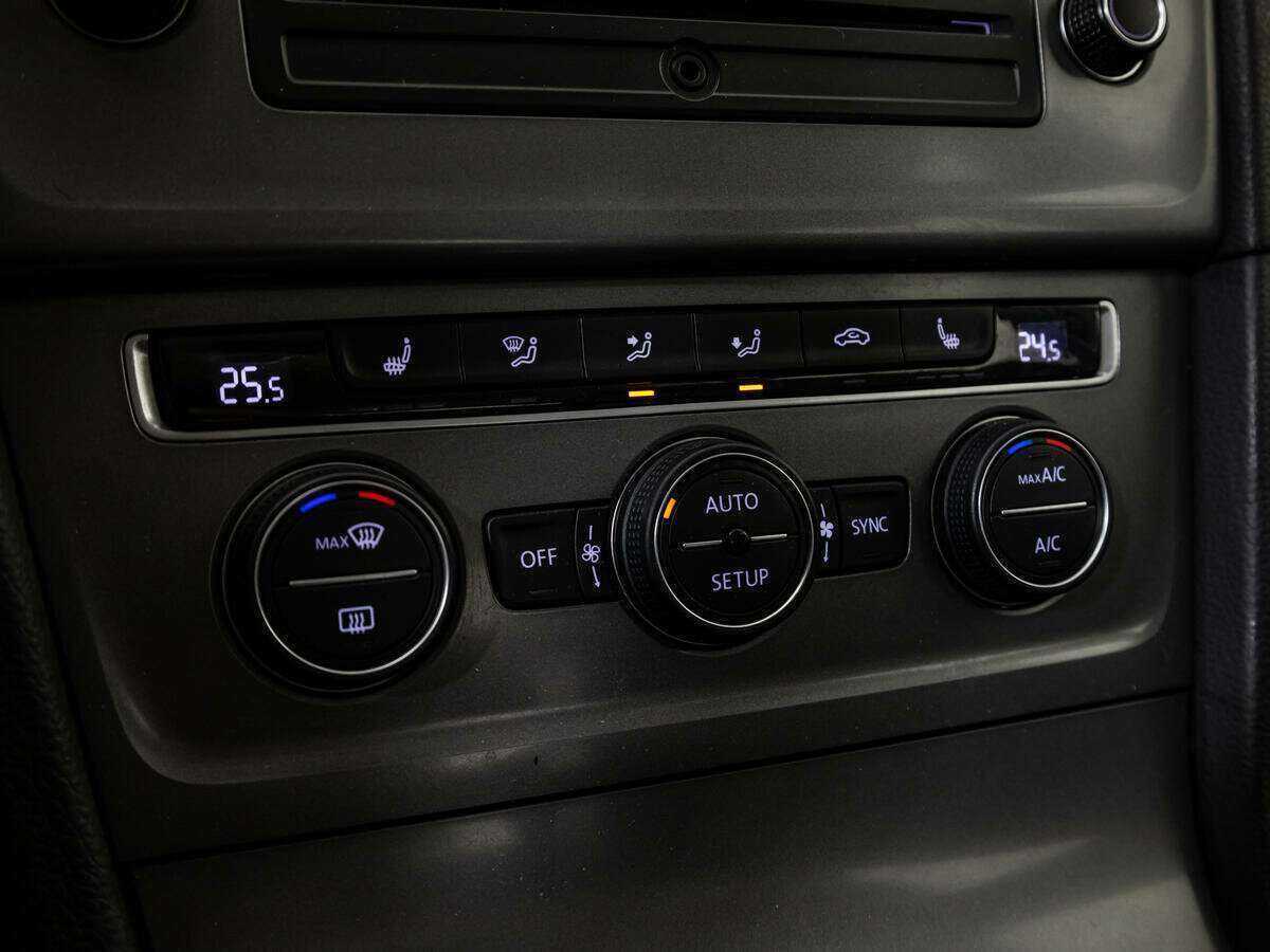 Купить Volkswagen Golf с пробегом. Фото: #14