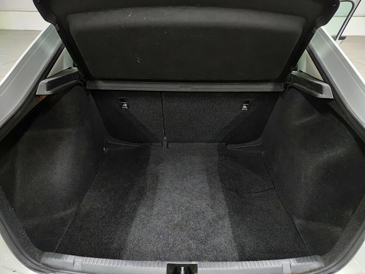 Купить Volkswagen Polo с пробегом. Фото: #9