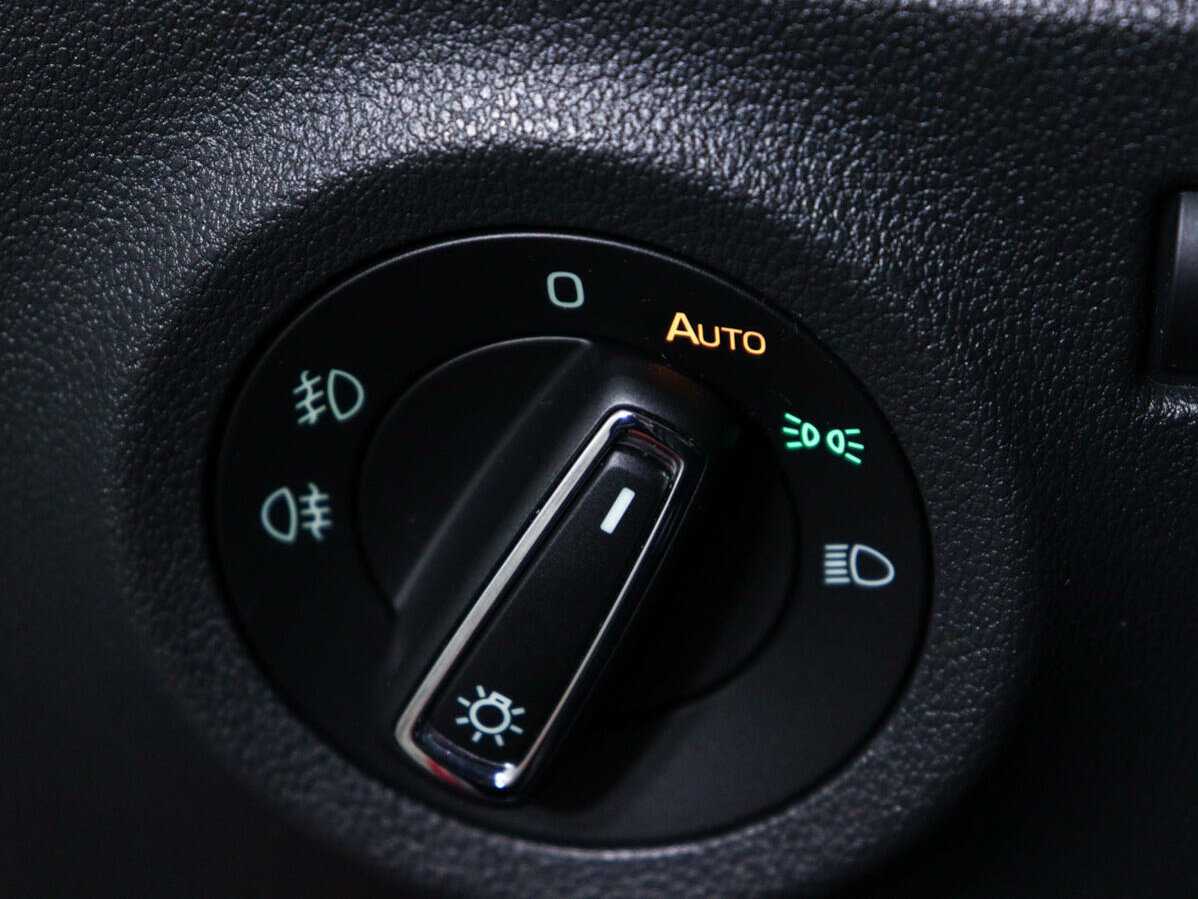 Купить Skoda Rapid с пробегом. Фото: #18