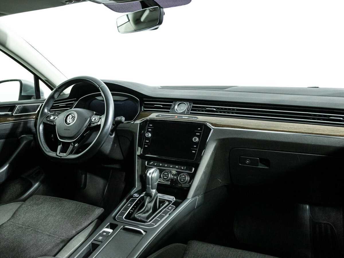 Купить Volkswagen Passat с пробегом. Фото: #8