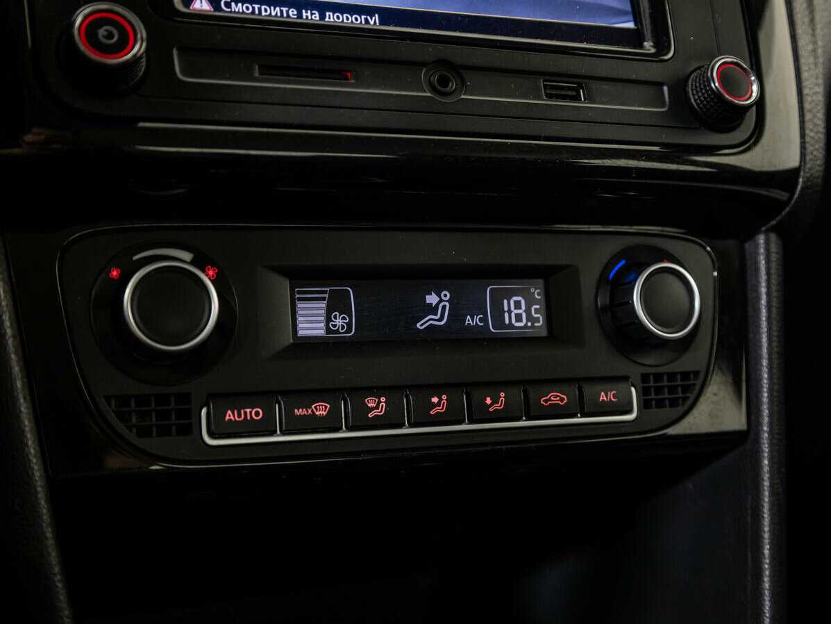 Купить Volkswagen Polo с пробегом. Фото: #14