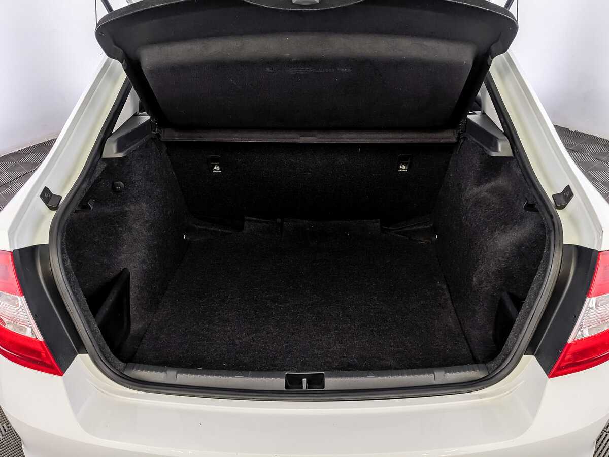 Купить Skoda Rapid с пробегом. Фото: #9