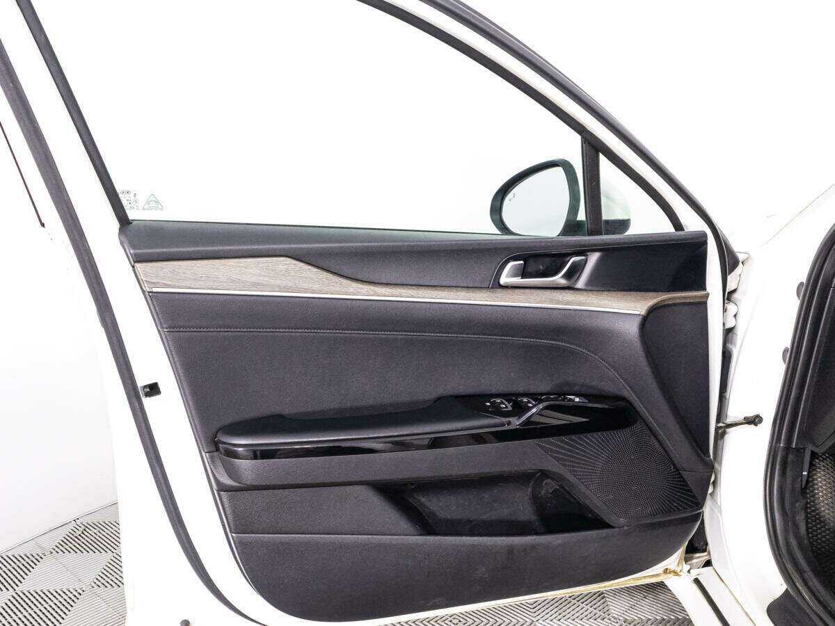 Купить Kia K5 с пробегом. Фото: #23