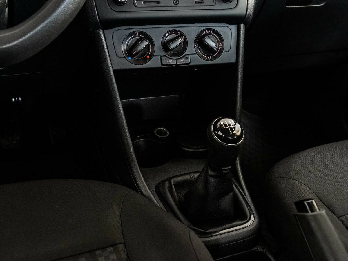 Купить Volkswagen Polo с пробегом. Фото: #11
