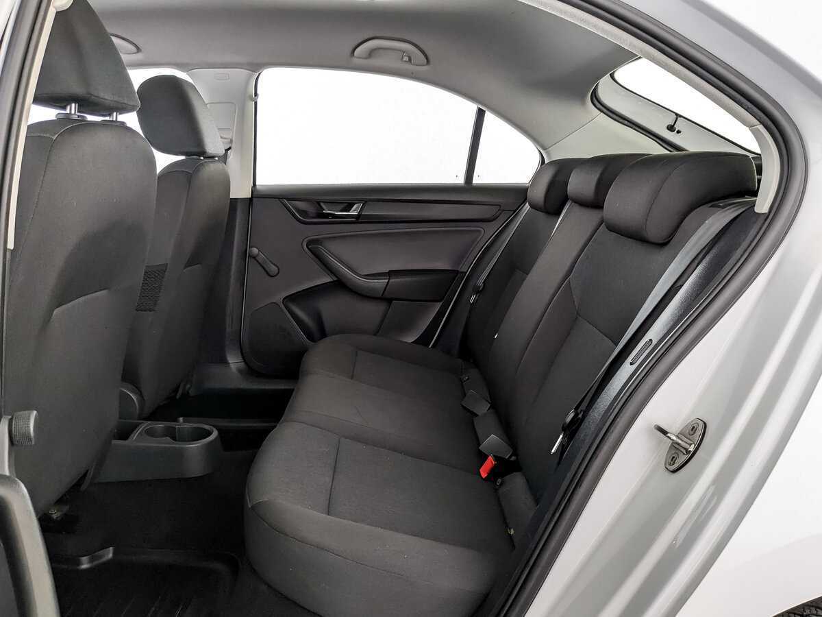 Купить Skoda Rapid с пробегом. Фото: #8