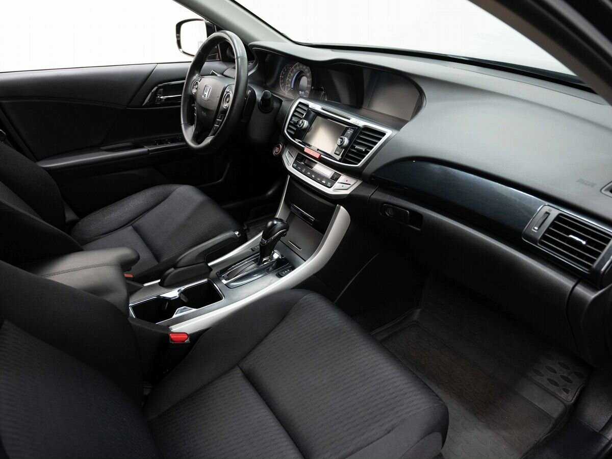 Купить Honda Accord с пробегом. Фото: #10