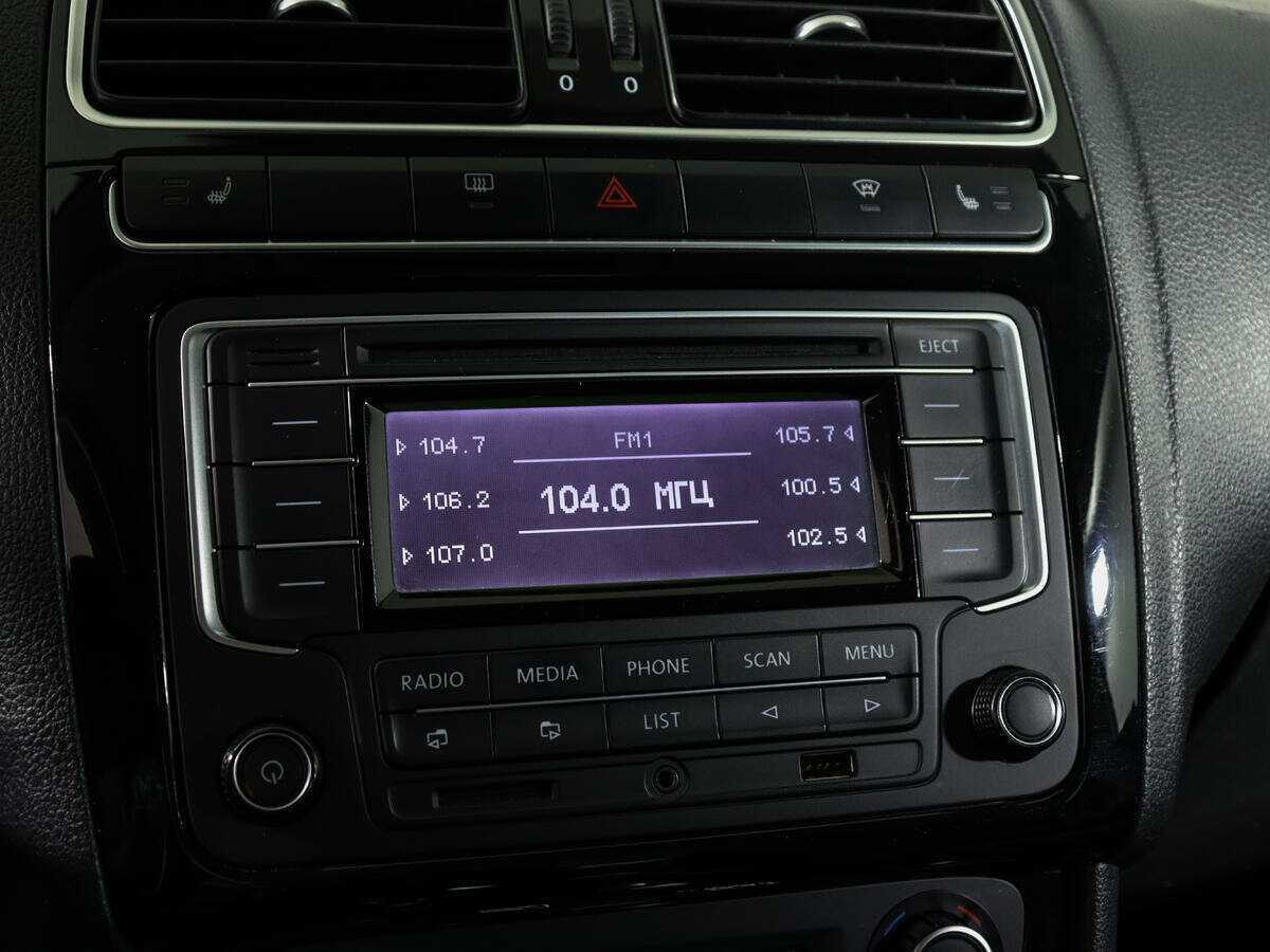 Купить Volkswagen Polo с пробегом. Фото: #17