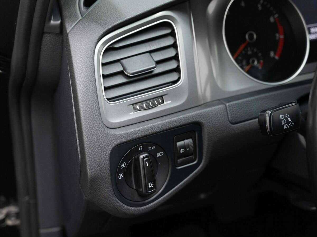 Купить Volkswagen Golf с пробегом. Фото: #19
