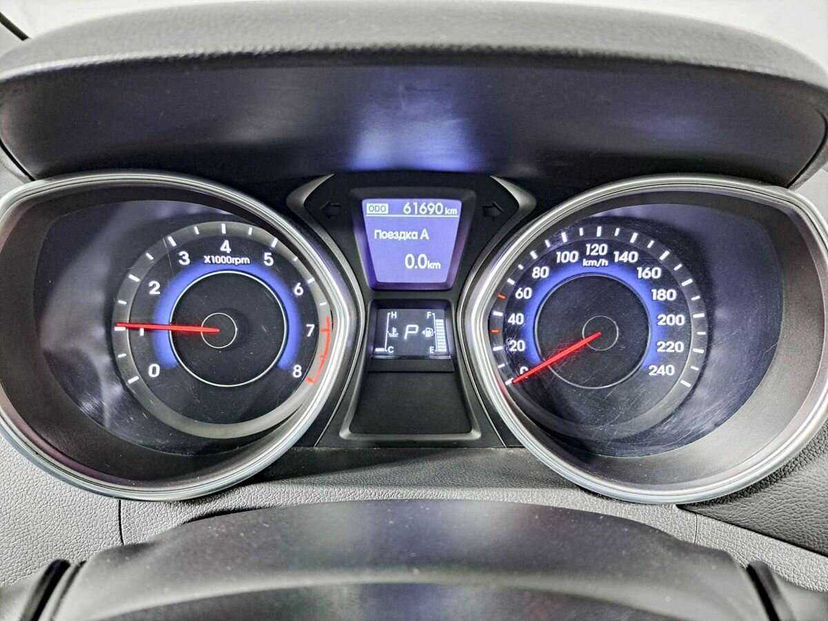 Купить Hyundai Elantra с пробегом. Фото: #10