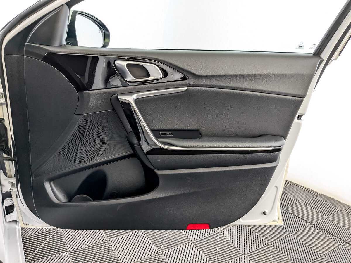 Купить Kia Ceed с пробегом. Фото: #23