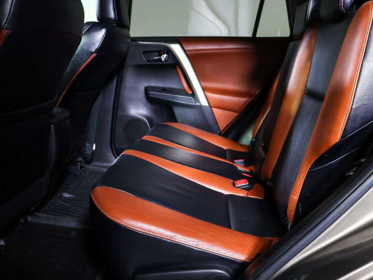 Купить Toyota RAV4 с пробегом. Фото: #7