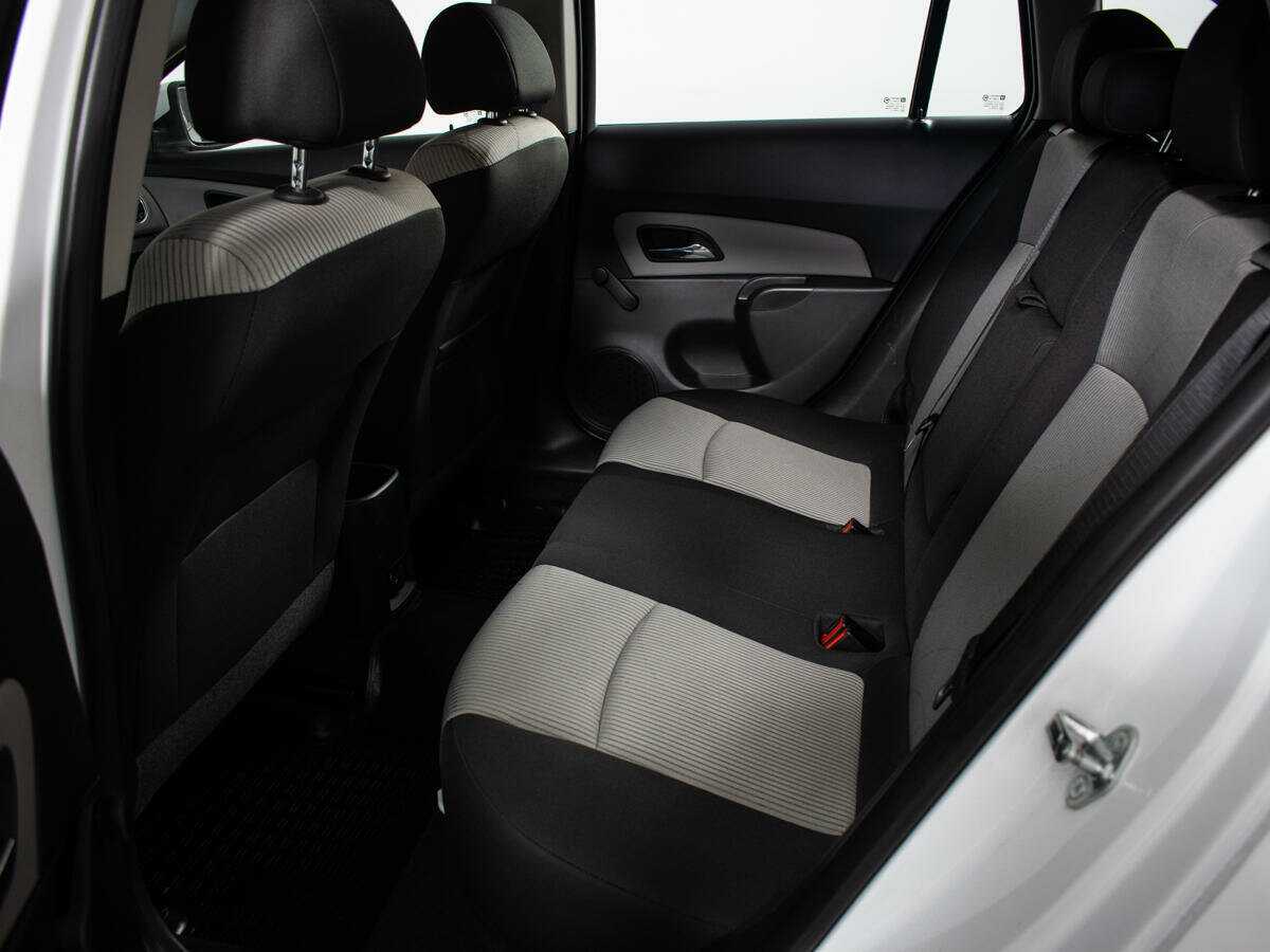 Купить Chevrolet Cruze с пробегом. Фото: #9