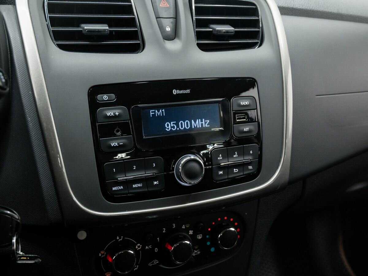 Купить Renault Logan с пробегом. Фото: #18