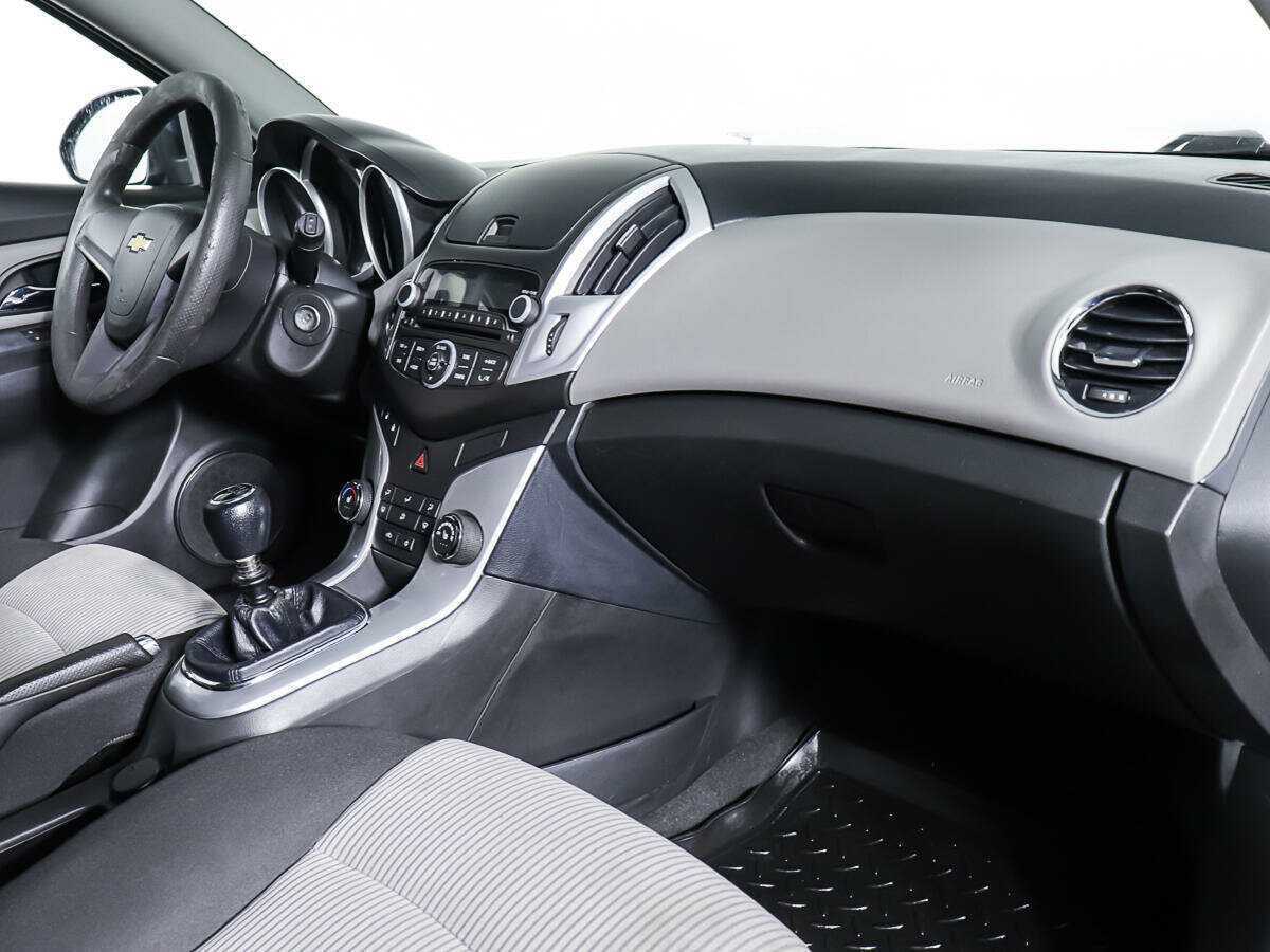 Купить Chevrolet Cruze с пробегом. Фото: #10