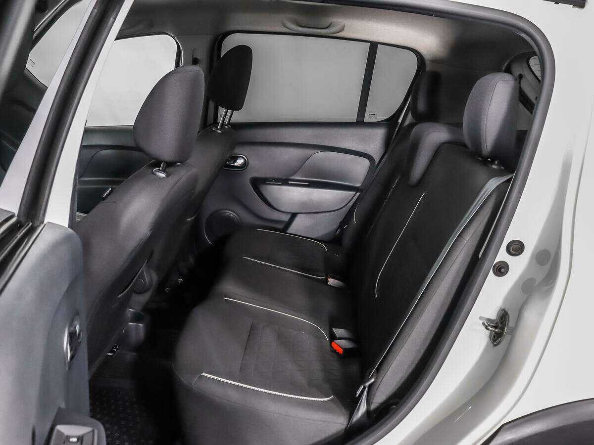 Купить Renault Sandero с пробегом. Фото: #9
