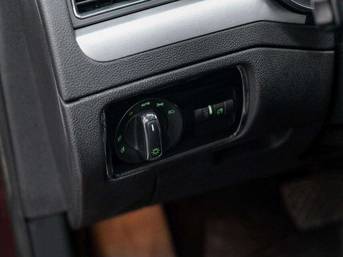 Купить Skoda Superb с пробегом. Фото: #17