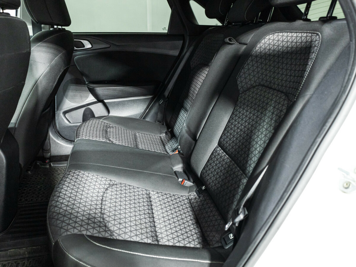 Купить Kia Ceed с пробегом. Фото: #9