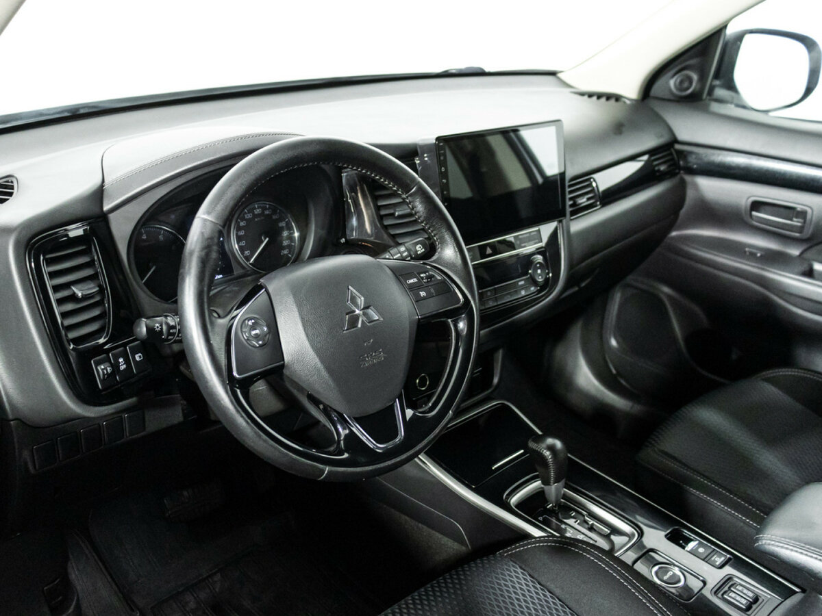 Купить Mitsubishi Outlander с пробегом. Фото: #10