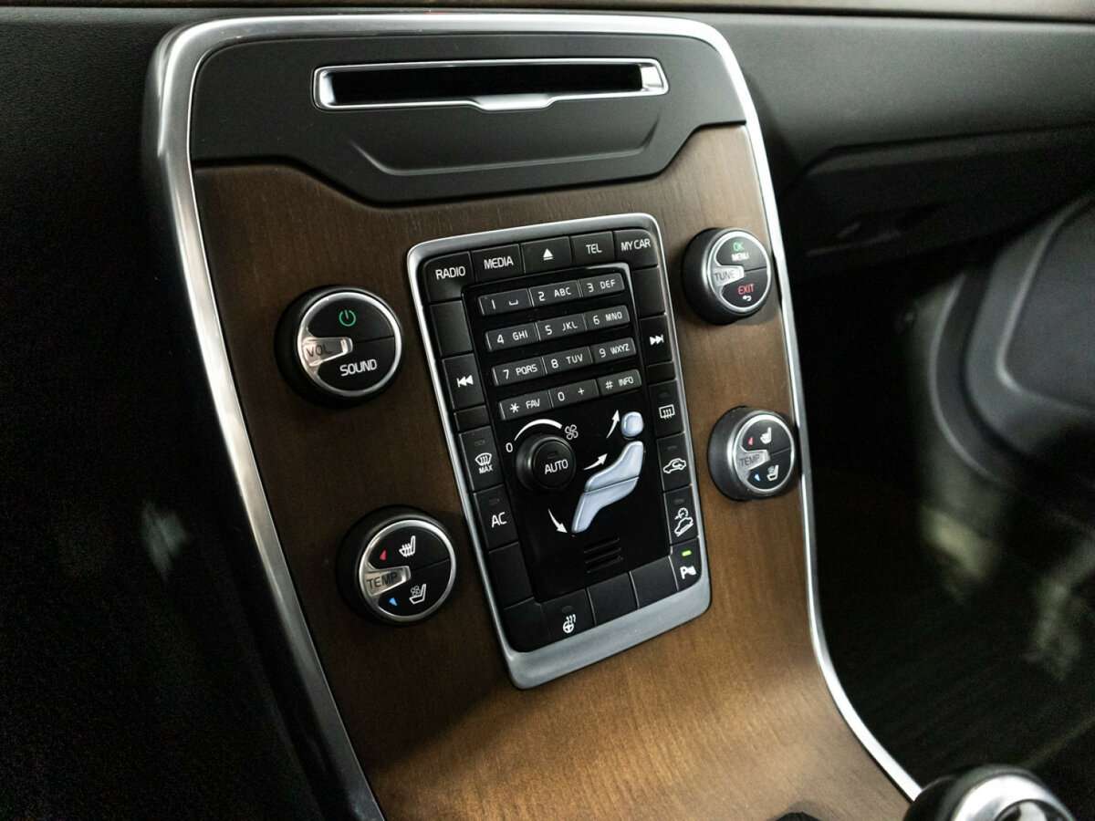 Купить Volvo XC70 с пробегом. Фото: #18