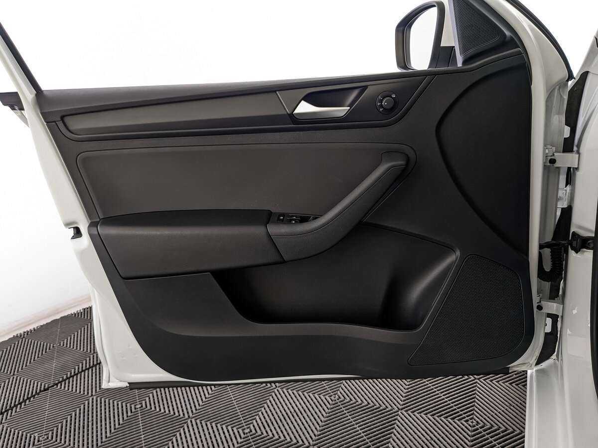 Купить Volkswagen Polo с пробегом. Фото: #11