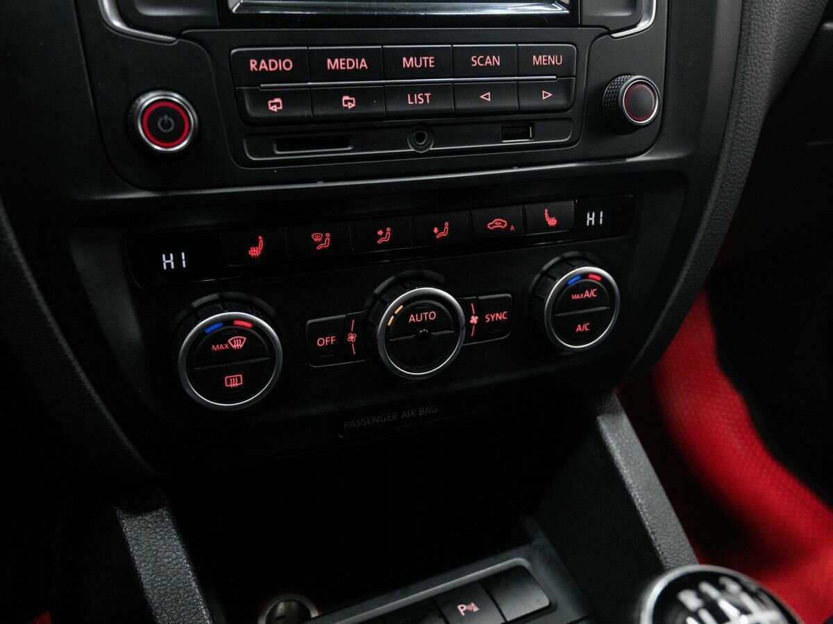 Купить Volkswagen Jetta с пробегом. Фото: #17