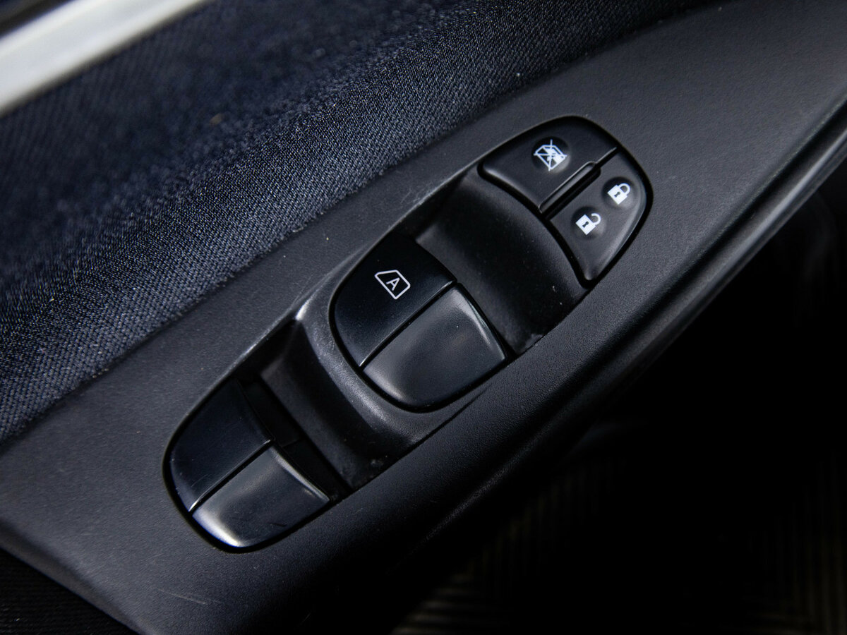 Купить Nissan Tiida с пробегом. Фото: #11