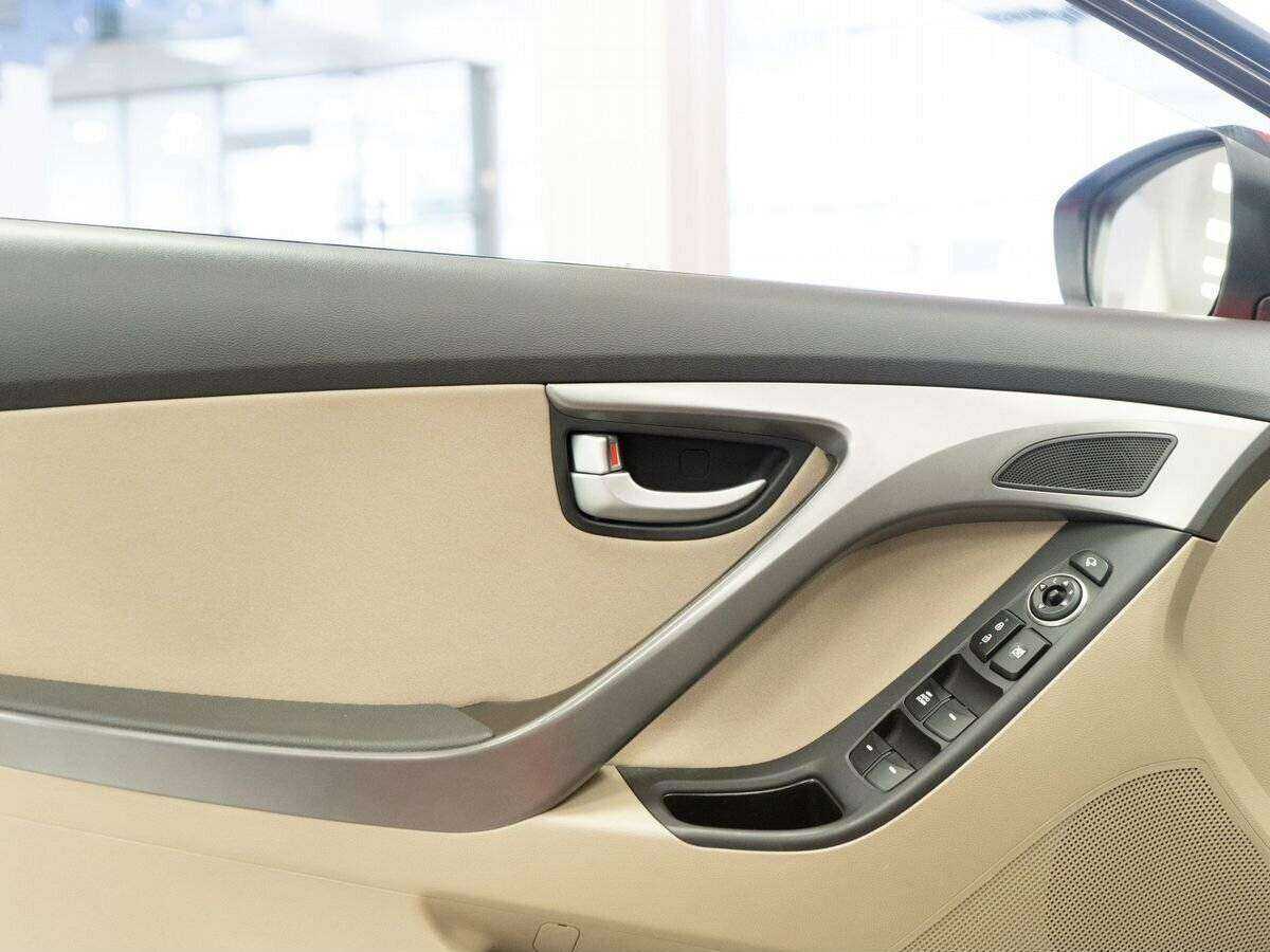 Купить Hyundai Elantra с пробегом. Фото: #15