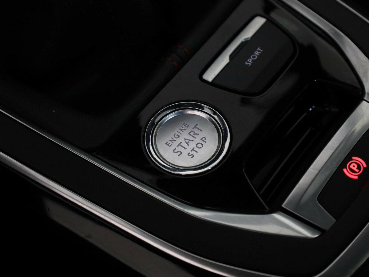 Купить Peugeot 308 с пробегом. Фото: #12