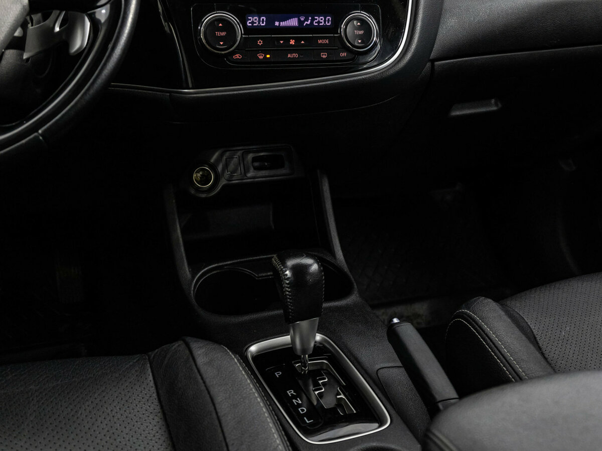 Купить Mitsubishi Outlander с пробегом. Фото: #9