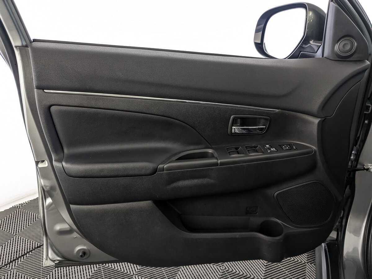 Купить Mitsubishi ASX с пробегом. Фото: #13