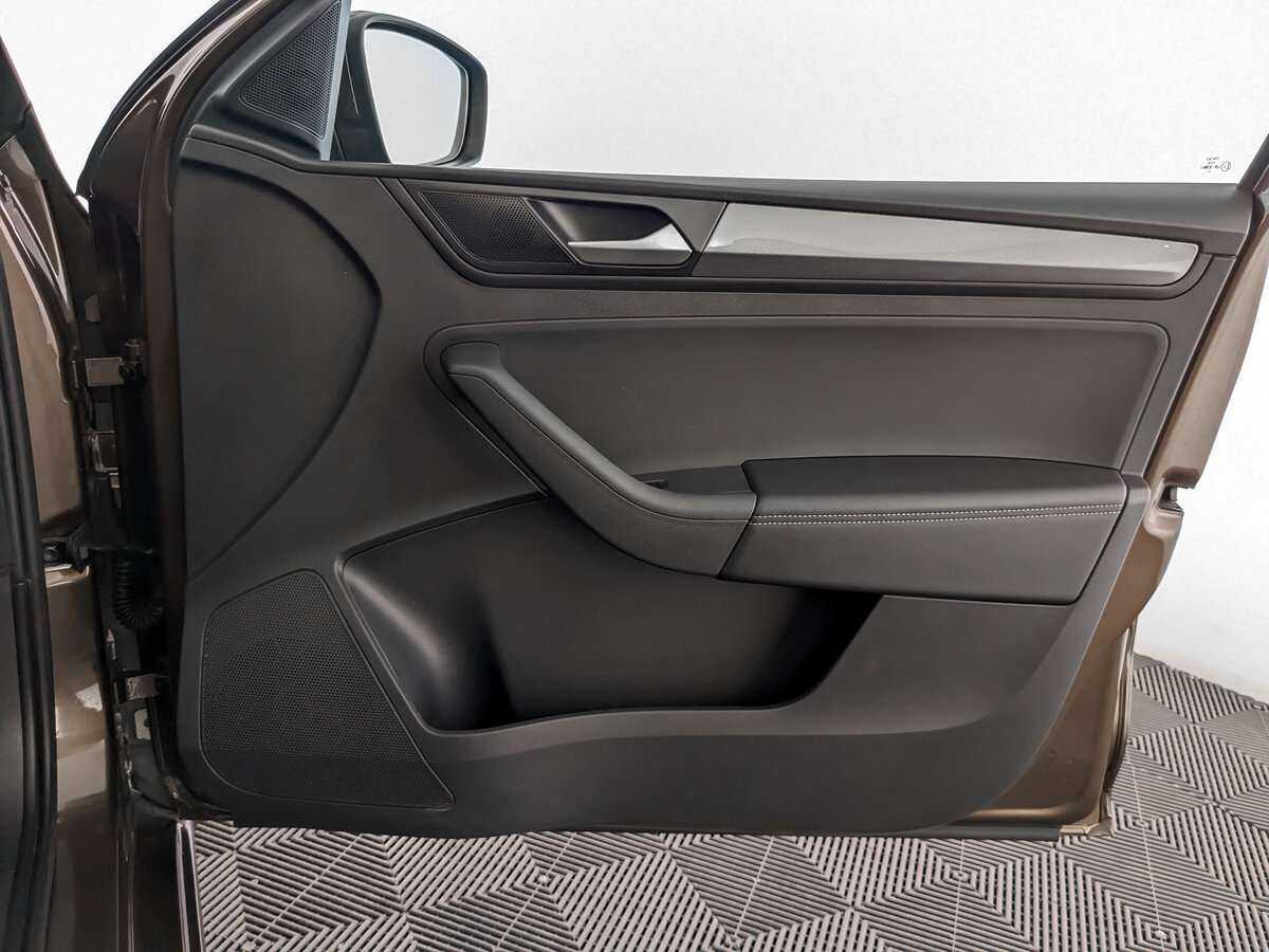 Купить Volkswagen Polo с пробегом. Фото: #19