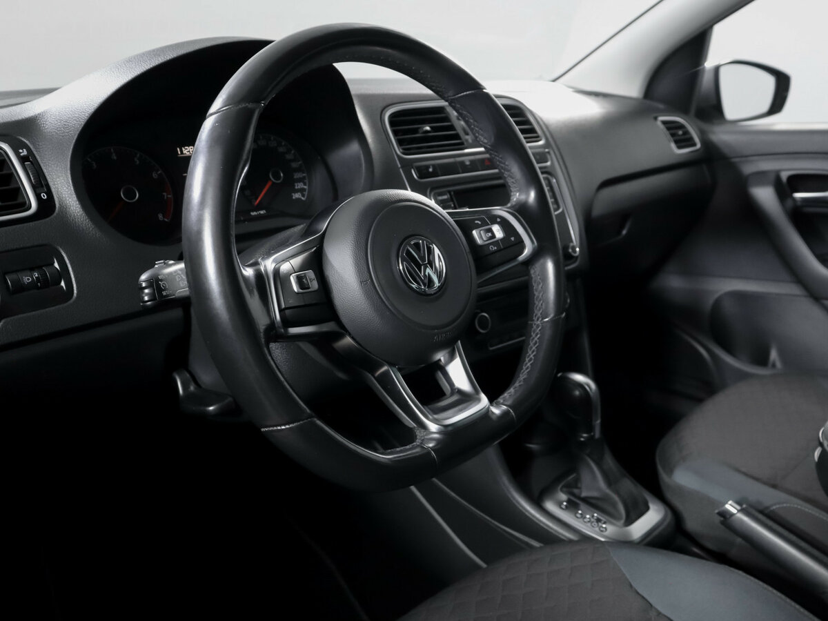 Купить Volkswagen Polo с пробегом. Фото: #10