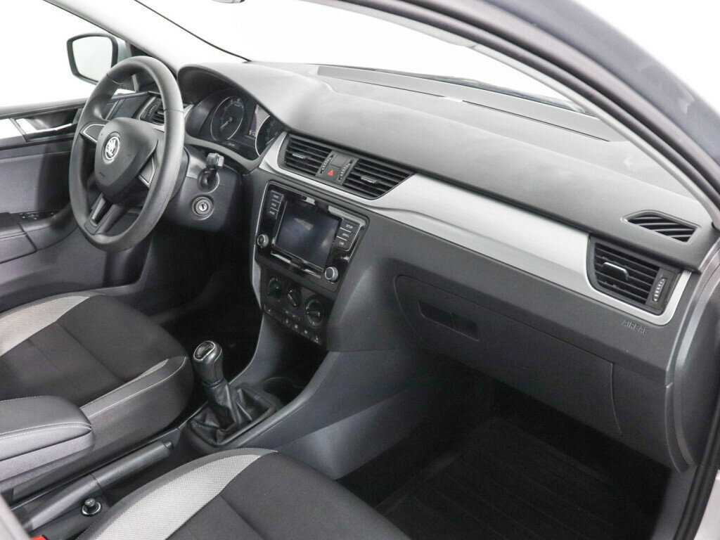 Купить Skoda Rapid с пробегом. Фото: #9