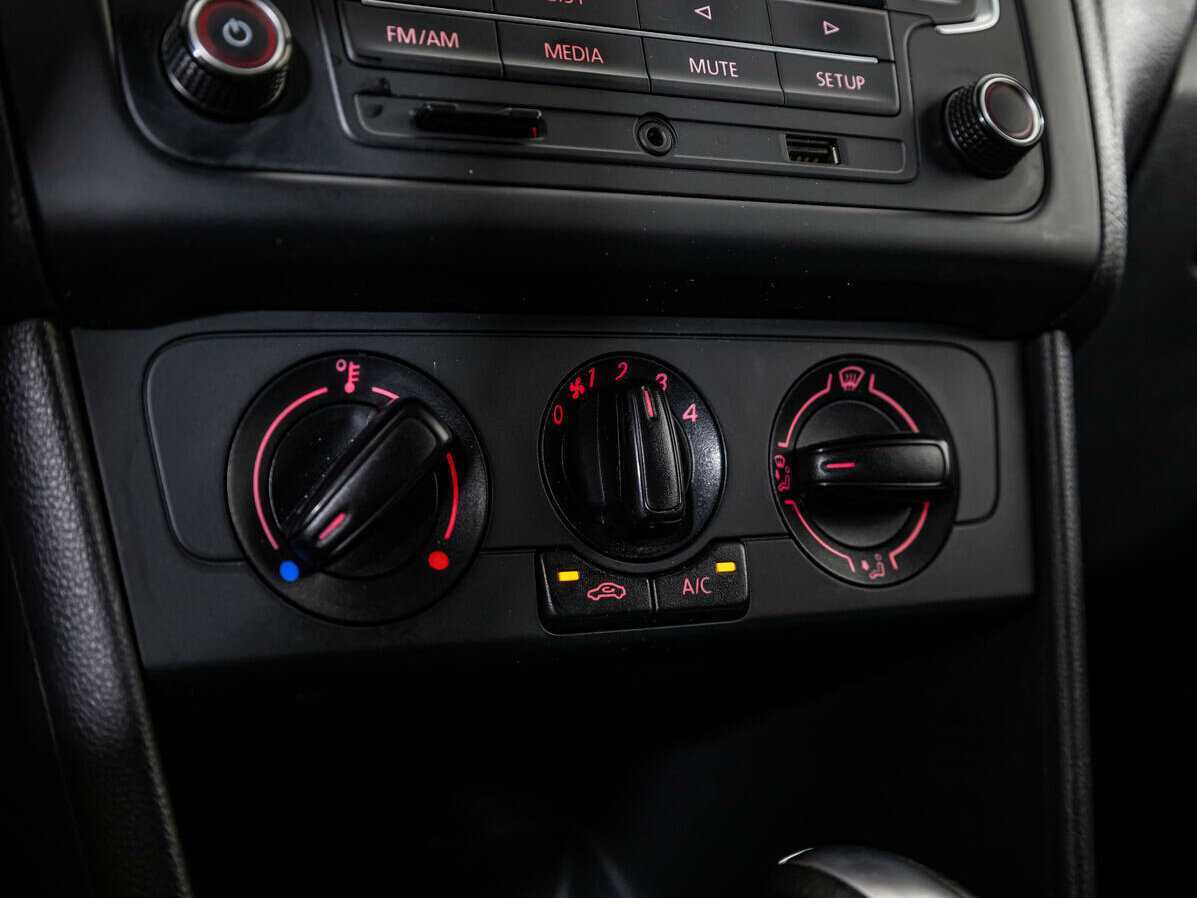 Купить Volkswagen Polo с пробегом. Фото: #14