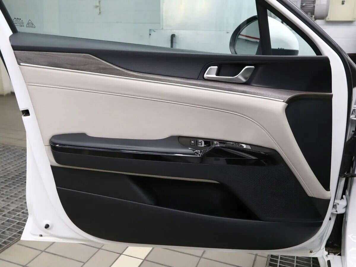 Купить Kia K5 с пробегом. Фото: #3